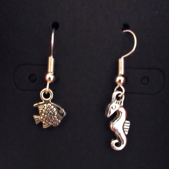 Handcrafted Mismatched Sea Creature Theme Earrings 🐠 - Picture 1 of 2